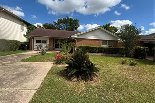 2630 Tidewater Dr, Houston, TX 77045 - Photo 1