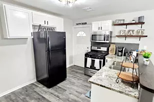 6114 Torreon St, Houston, TX 77026 - Photo 7