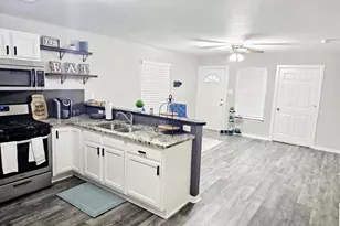 6114 Torreon St, Houston, TX 77026 - Photo 7