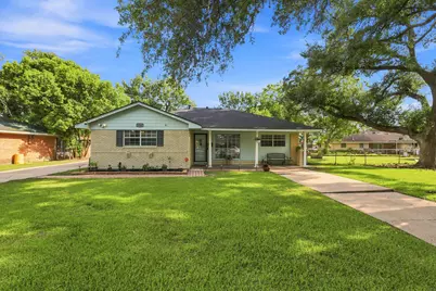1705 Chilton Drive, Baytown, TX 77520 - Photo 3