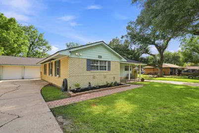 1705 Chilton Drive, Baytown, TX 77520 - Photo 5