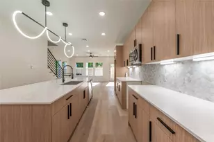 7930 Corinth St, Houston, TX 77051 - Photo 3