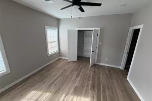 1422 W Willis Street W, Alvin, TX 77511 - Photo 5