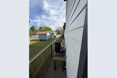 1422 W Willis Street W #A, Alvin, TX 77511 - Photo 7