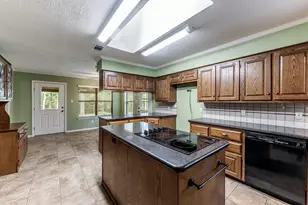 104 Oakview Cir, Huntsville, TX 77340 - Photo 15