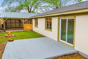 703 Austin St, Columbus, TX 78934 - Photo 7