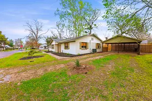 703 Austin St, Columbus, TX 78934 - Photo 5