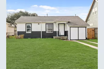 125 18th Avenue N, Texas City, TX 77590 - Photo 1