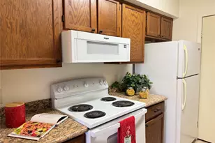 17401 Red Oak Dr, Houston, TX 77090 - Photo 3