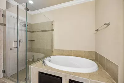 2611 Shady Woods Lane, Houston, TX 77008 - Photo 13