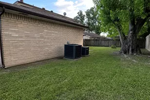 2042 Bridge Cross Ln, Houston, TX 77067 - Photo 27