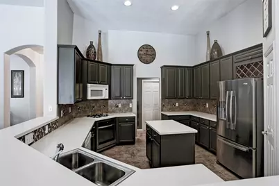 183 N Millport Circle, The Woodlands, TX 77382 - Photo 11