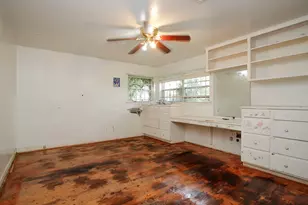 8215 Glencrest St, Houston, TX 77061 - Photo 19