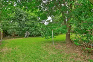 8215 Glencrest St, Houston, TX 77061 - Photo 33