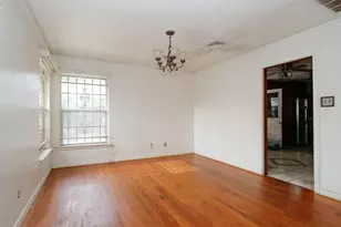 8215 Glencrest St, Houston, TX 77061 - Photo 9