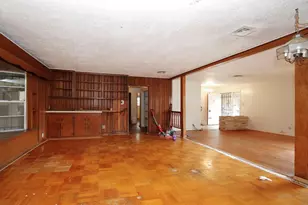 8215 Glencrest St, Houston, TX 77061 - Photo 13