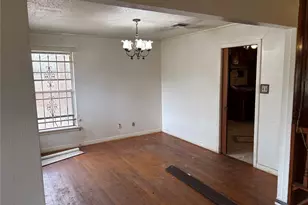 8215 Glencrest St, Houston, TX 77061 - Photo 7