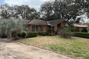 8215 Glencrest St, Houston, TX 77061 - Photo 3