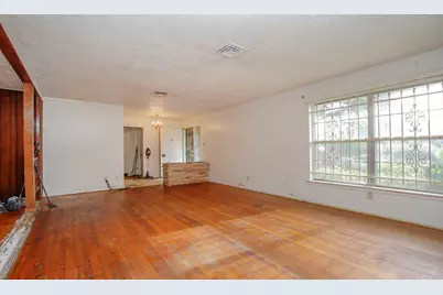 8215 Glencrest Street, Houston, TX 77061 - Photo 5