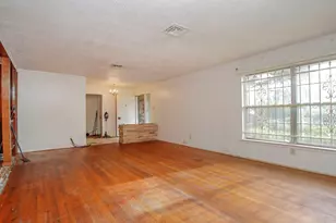 8215 Glencrest St, Houston, TX 77061 - Photo 5