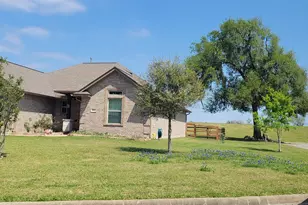 461 Twin Lakes Blvd W, West Columbia, TX 77486 - Photo 1