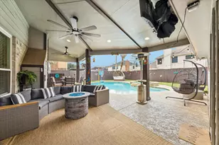 1802 Valero St, Friendswood, TX 77546 - Photo 9