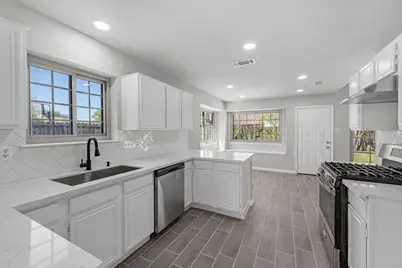 6830 Lost Thicket Drive, Houston, TX 77085 - Photo 11