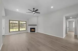 6830 Lost Thicket Dr, Houston, TX 77085 - Photo 3