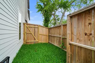7502 Carver Rd, Houston, TX 77088 - Photo 23