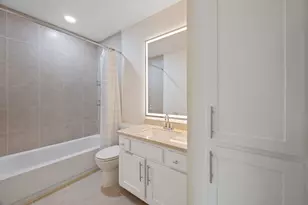 10240 Longmont Dr, Houston, TX 77042 - Photo 15