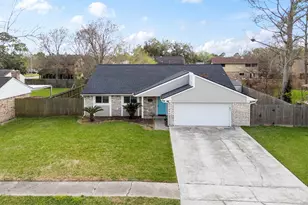 304 Old Course Dr, Friendswood, TX 77546 - Photo 1