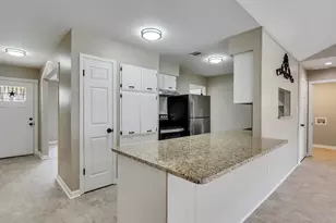 11010 Whittingham Ln, Houston, TX 77099 - Photo 7