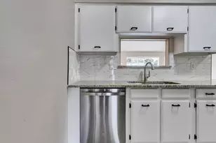 11010 Whittingham Ln, Houston, TX 77099 - Photo 9