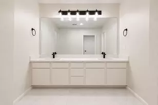 15911 Sheldon Ridge Way, Houston, TX 77044 - Photo 17
