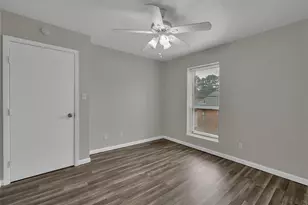 1910 Willowbend St, Conroe, TX 77301 - Photo 5