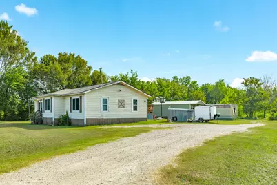 302 Britt Bailey Blvd, Angleton, TX 77515 - Photo 7