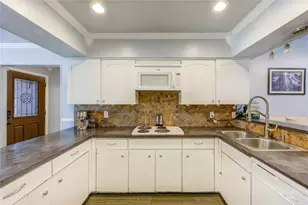 2705 6th Ave N, Texas City, TX 77590 - Photo 5