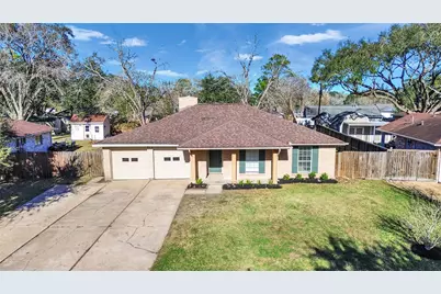 511 Stadium Lane, Friendswood, TX 77546 - Photo 3