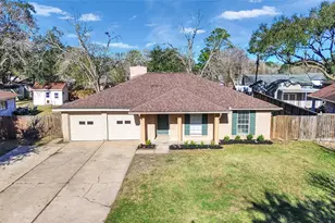 511 Stadium Ln, Friendswood, TX 77546 - Photo 3