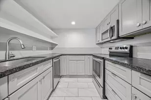 12633 Memorial Dr, Houston, TX 77024 - Photo 9