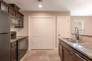 2002 20th St, Huntsville, TX 77340 - Photo 13