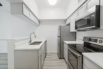 2626 Holly Hall Street #605, Houston, TX 77054 - Photo 7