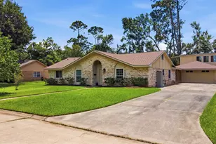 2818 Frostwood Cir, Dickinson, TX 77539 - Photo 3