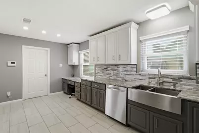 2818 Frostwood Circle, Dickinson, TX 77539 - Photo 11