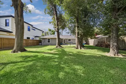 8106 Montridge Drive, Houston, TX 77055 - Photo 13