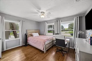 8106 Montridge Dr, Houston, TX 77055 - Photo 7