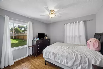 8106 Montridge Drive, Houston, TX 77055 - Photo 9