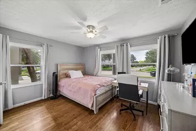 8106 Montridge Drive, Houston, TX 77055 - Photo 7