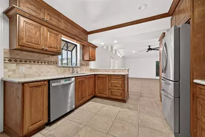 5422 Hummingbird Street, Houston, TX 77096 - Photo 7