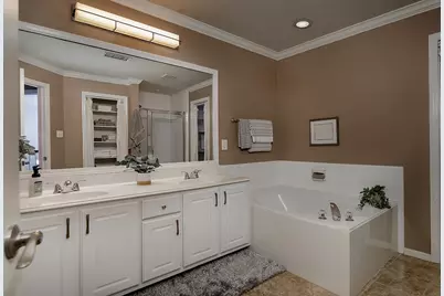 110 N Valley Oaks Circle, The Woodlands, TX 77382 - Photo 19